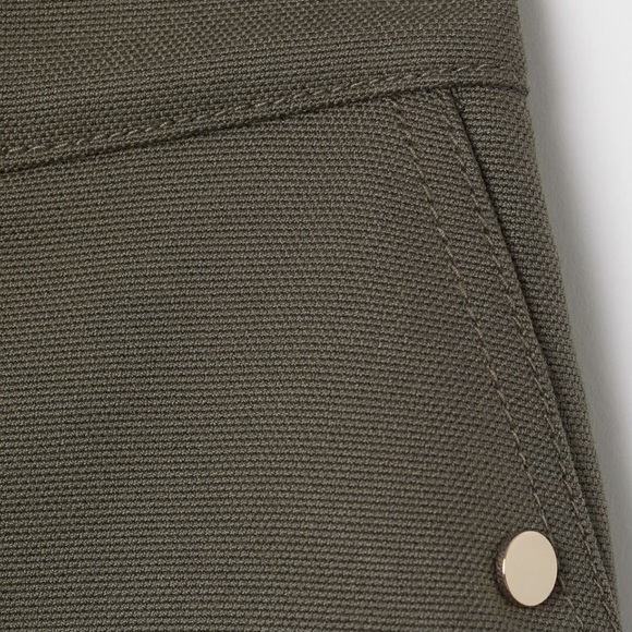 H&M green mini skirt. Size 4 . New. - Picture 2 of 12